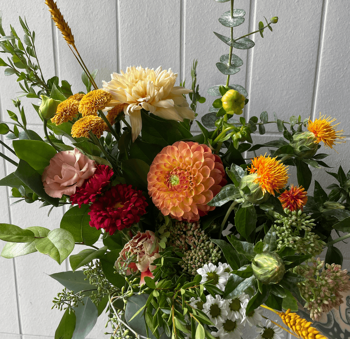 Seasonal Hand-Tied Bouquet – Studio Full Bloom